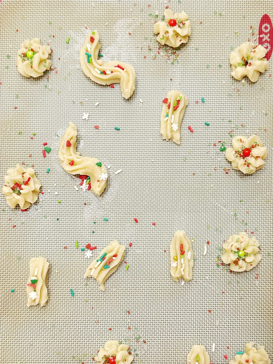 adding sprinkles to cookies before baking